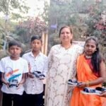 ગરમીમાં રાહત: કોબા પ્રાથમિક શાળાનાં બાળકોને ચંપલ વિતરણ 