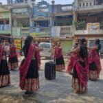 વાલોડમાં શિક્ષિકાબેનોએ ગરબાના તાલે લોકશાહીનું મૂલ્ય સમજાવ્યું