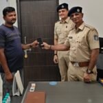 સોનગઢ પોલીસ દ્વારા 22 મોબાઈલ ફોન તેમના મૂળ માલિકોને સુપ્રત કરાયા