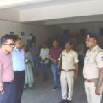 તાપી ખાતે EVM વેર હાઉસનું નિરીક્ષણ કરતા જિલ્લા ચૂંટણી અધિકારી અને કલેકટરશ્રી