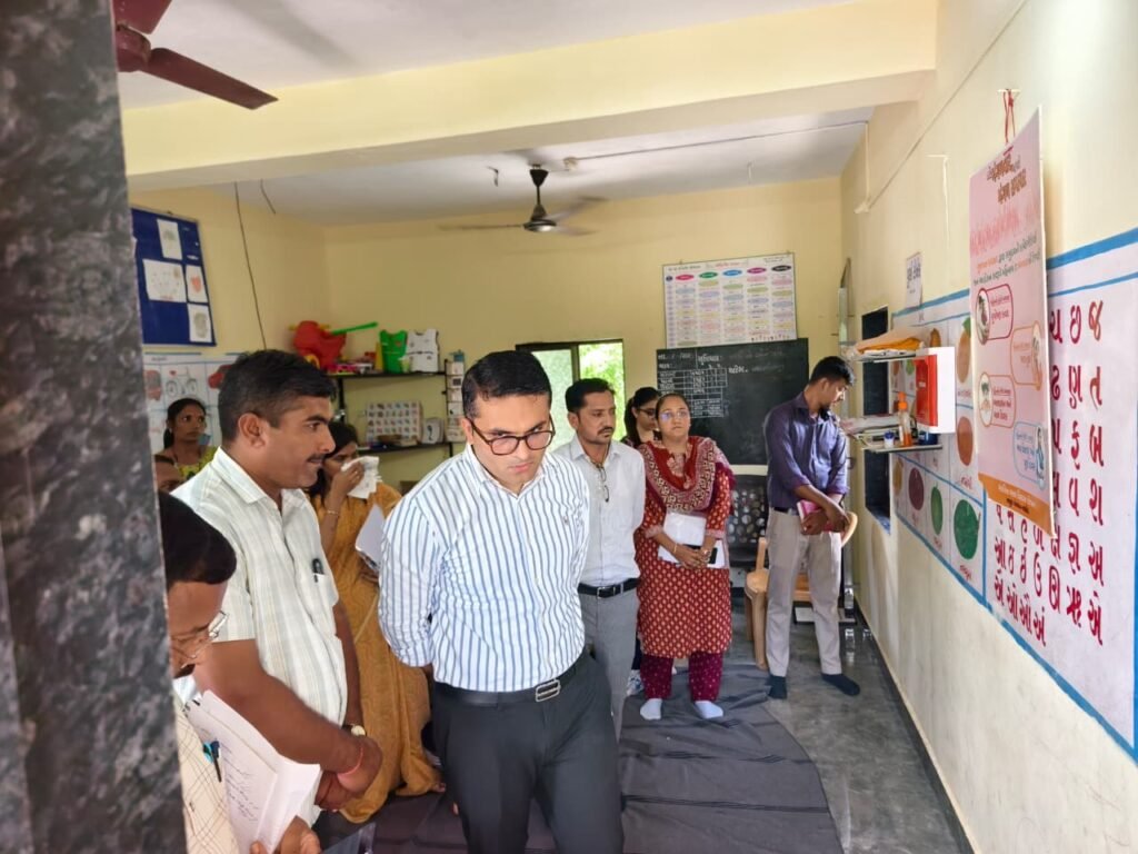 Tapi collector visited anganwadi kendra of valod block