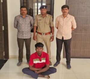 Songadh Police arrested a cybercrime accused from Dhangradha in Surendranagar district.