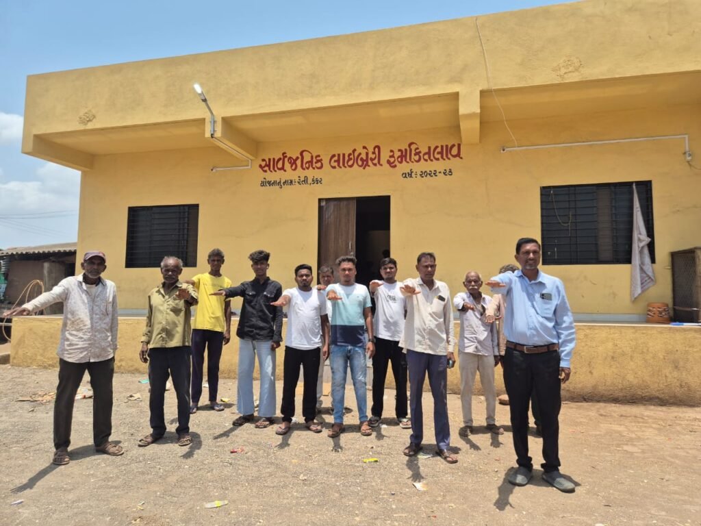 નિઝરના રૂમકીતળાવ ગામે લોકભાગીદારી સાથે યોજાઈ સ્વચ્છતા રેલી; ગ્રામજનોએ લીધા સમૂહ શપથ 