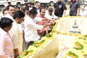 ઉકાઈ જળાશય આધારિત ઉદ્વહન સિંચાઈ યોજનાના પવિત્ર જળના રાજ્યમંત્રી ડૉ. જયરામભાઈ ગામીતે ઉત્સાહભેર કર્યા નીર વધામણાં
