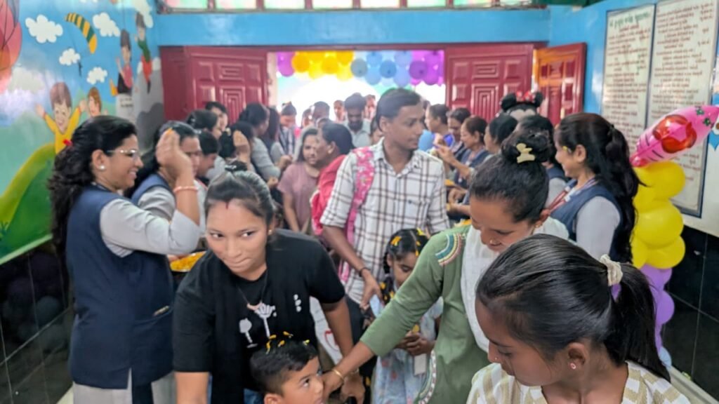 કુસુમ જયેશ ભુલકા ભવન ગીતા રમેશ પ્લે સ્કૂલમાં નવા શૈક્ષણિક વર્ષના પ્રથમ દિવસે બાળકોનું ઉષ્માભર્યું સ્વાગત