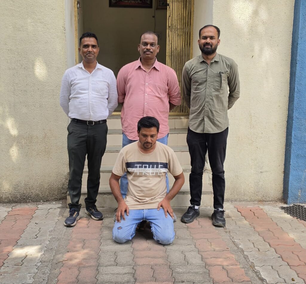 બારડોલી પોલીસ સ્ટેશનમાં છેતરપીંડીના ગુનામાં નાસતા ફરતા વોન્ટેડ આરોપીને પકડી પાડતી લોકલ ક્રાઇમ બ્રાંચ તાપી