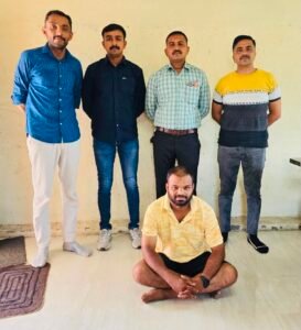 સોનગઢ પોલીસ સ્ટેશનમાં નોંધાયેલ પ્રોહીબિશનના ગુનામાં નાસતા ફરતા વોન્ટેડ આરોપીને પકડી પાડતી લોકલ ક્રાઇમ બ્રાંચ તાપી/ પેરોલ ફર્લો સ્કોર્ડ તાપી