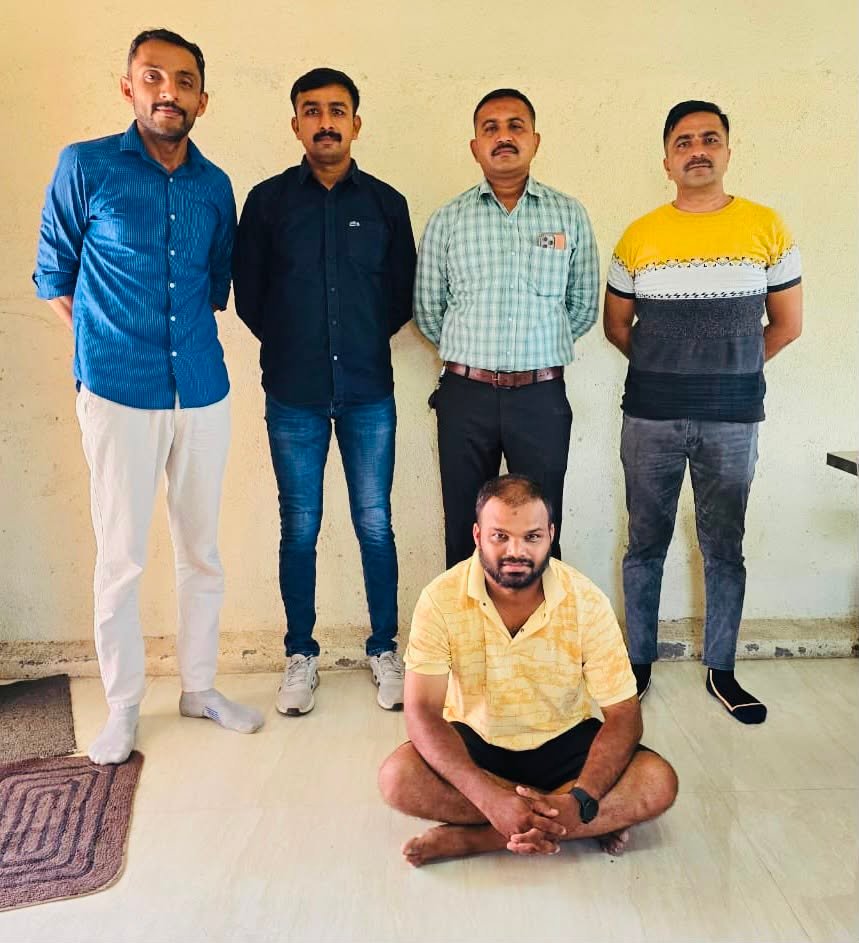 સોનગઢ પોલીસ સ્ટેશનમાં નોંધાયેલ પ્રોહીબિશનના ગુનામાં નાસતા ફરતા વોન્ટેડ આરોપીને પકડી પાડતી લોકલ ક્રાઇમ બ્રાંચ તાપી/ પેરોલ ફર્લો સ્કોર્ડ તાપી