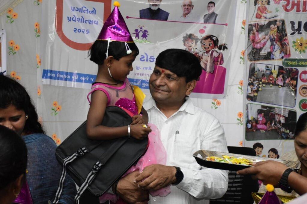નાણા રાજ્યમંત્રીશ્રીની સરળ અને સ્નેહપૂર્ણ શૈલીએ ઉચ્છલના ગ્રામજનોના દિલ જીત્યા