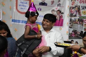 નાણા રાજ્યમંત્રીશ્રીની સરળ અને સ્નેહપૂર્ણ શૈલીએ ઉચ્છલના ગ્રામજનોના દિલ જીત્યા