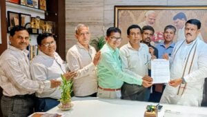ઉમરપાડા તાલુકા પ્રાથમિક શિક્ષક સંઘ દ્વારા TET પરીક્ષા વિરોધમાં ધારાસભ્ય ગણપતસિંહ વસાવાને આવેદનપત્ર