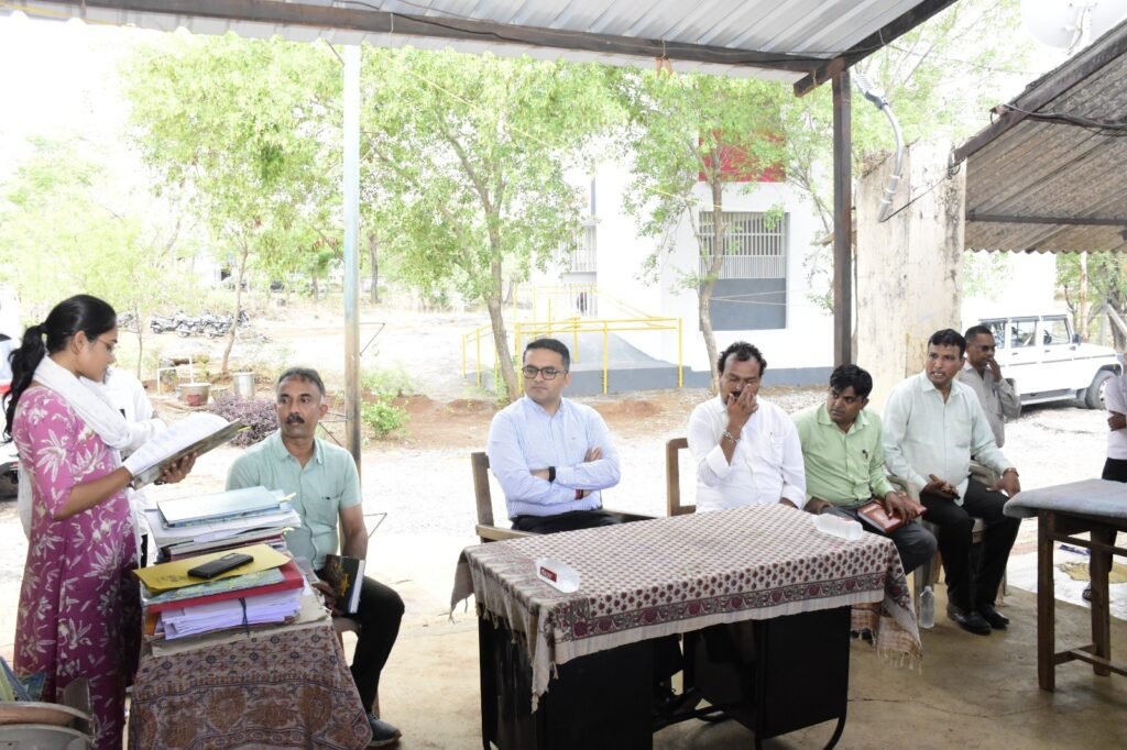 તાપી જિલ્લા કલેક્ટર દેવ ચૌધરીએ વ્યારાના કાટકુઈ ગામની મુલાકાત લીધી