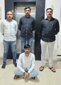 નાસતા ફરતા વોન્ટેડ આરોપીને મોરબી શહેર ખાતેથી પકડી પાડતી લોકલ ક્રાઇમ બ્રાંચ તાપી/ પેરોલ ફર્લો સ્કોર્ડ તાપી
