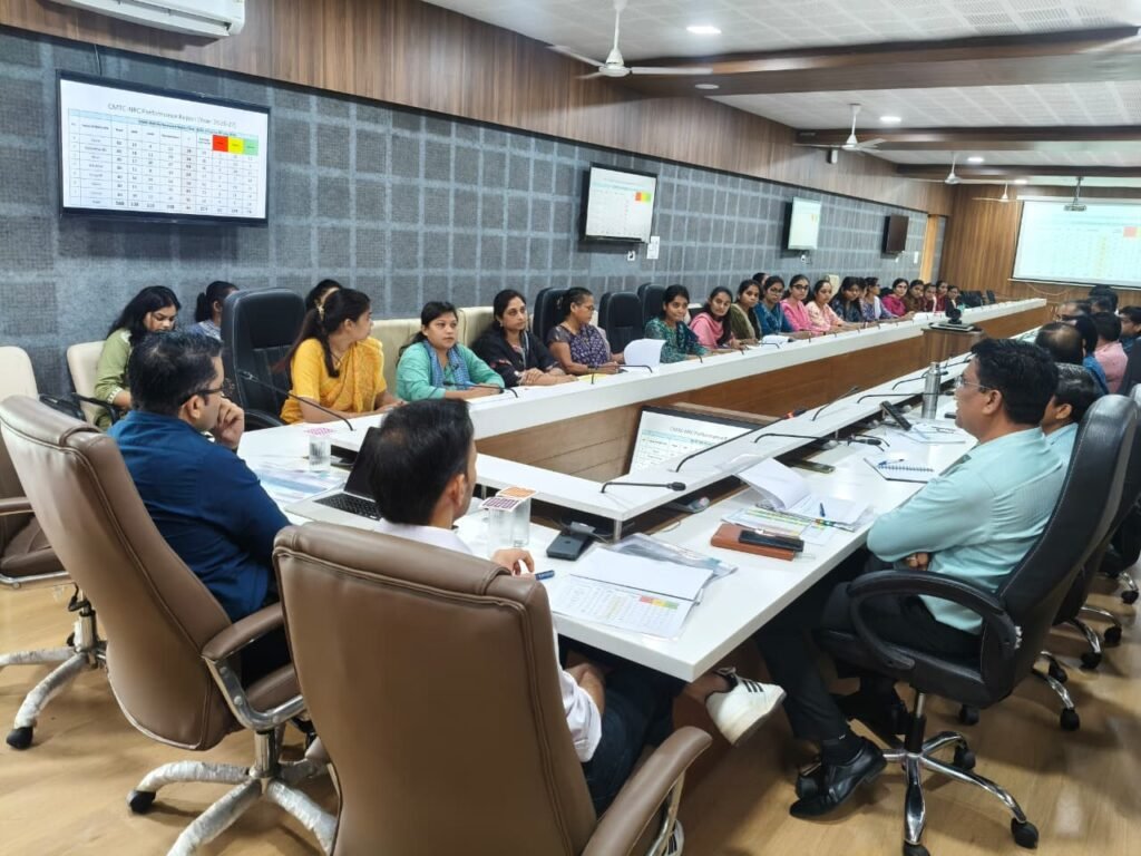 આંગણવાડીના બાળકોના પોષણ અને આરોગ્યલક્ષી બાબતોની સમીક્ષા બેઠક તાપી જિલ્લા કલેક્ટર શ્રી દેવ ચૌધરીના અધ્યક્ષસ્થાને યોજાઈ