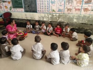 સોનગઢની સાતકાશી આંગણવાડી ખાતે બાળકોને પ્રાયોગિક શિક્ષણ: છોડ ઊગવાની પ્રક્રિયા સમજાવવામાં આવી