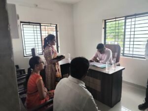 વ્યારાના તાડકુવા ગામની મુલાકાત લઈ વિકાસકામોની સમીક્ષા કરતાં તાપી જિલ્લા કલેક્ટરશ્રી દેવ ચૌધરી