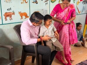 વ્યારાના તાડકુવા ગામની મુલાકાત લઈ વિકાસકામોની સમીક્ષા કરતાં તાપી જિલ્લા કલેક્ટરશ્રી દેવ ચૌધરી