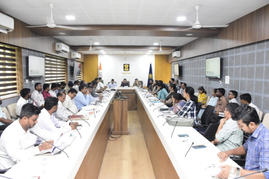 તાપી જિલ્લા માર્ગ સલામતી સમિતિની બેઠક યોજાઈ