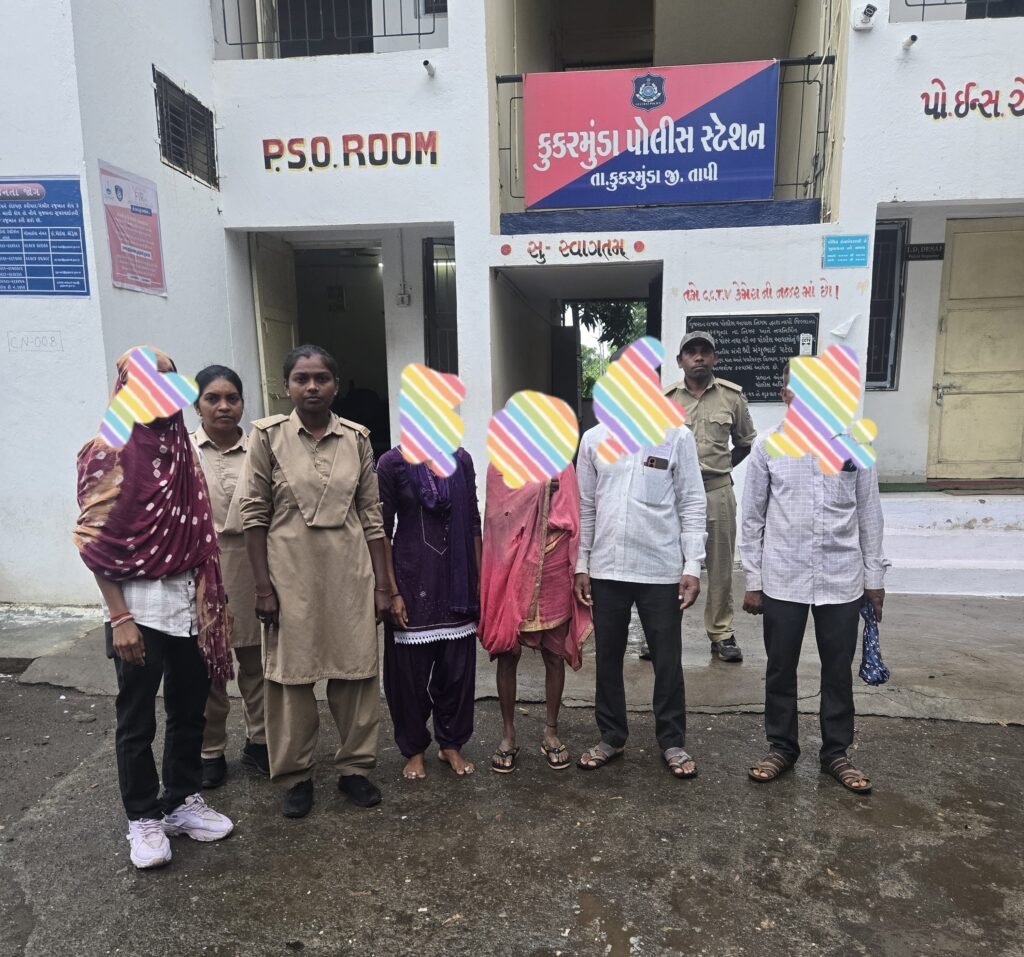કુકરમુંડાના ચિખલીપાડામાથી મળી આવેલ અજાણ્યા વૃધ્ધાને તેમના પરીવાર સાથે સુખદ મિલન કરાવતી કુકરમુંડા પોલીસ