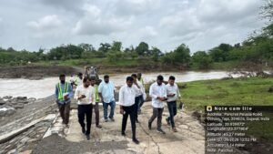 ડોલવણના પંચોલ-પલાસીયા માર્ગ પર ચાલી રહેલી મરામત કામગીરીનું દક્ષિણ ગુજરાત માર્ગ અને મકાન વિભાગના મુખ્ય ઇજનેરશ્રી દ્વારા નિરીક્ષણ 