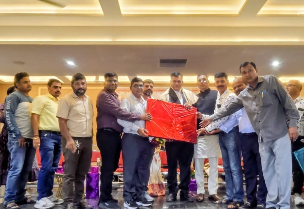 ગુરૂપૂર્ણિમાનાં શુભ અવસરે મહોણી પ્રાથમિક શાળાનાં કેન્દ્ર શિક્ષક પ્રવિણભાઈ ત્રિવેદીનો વયનિવૃત્તિ સન્માન સમારોહ યોજાયો