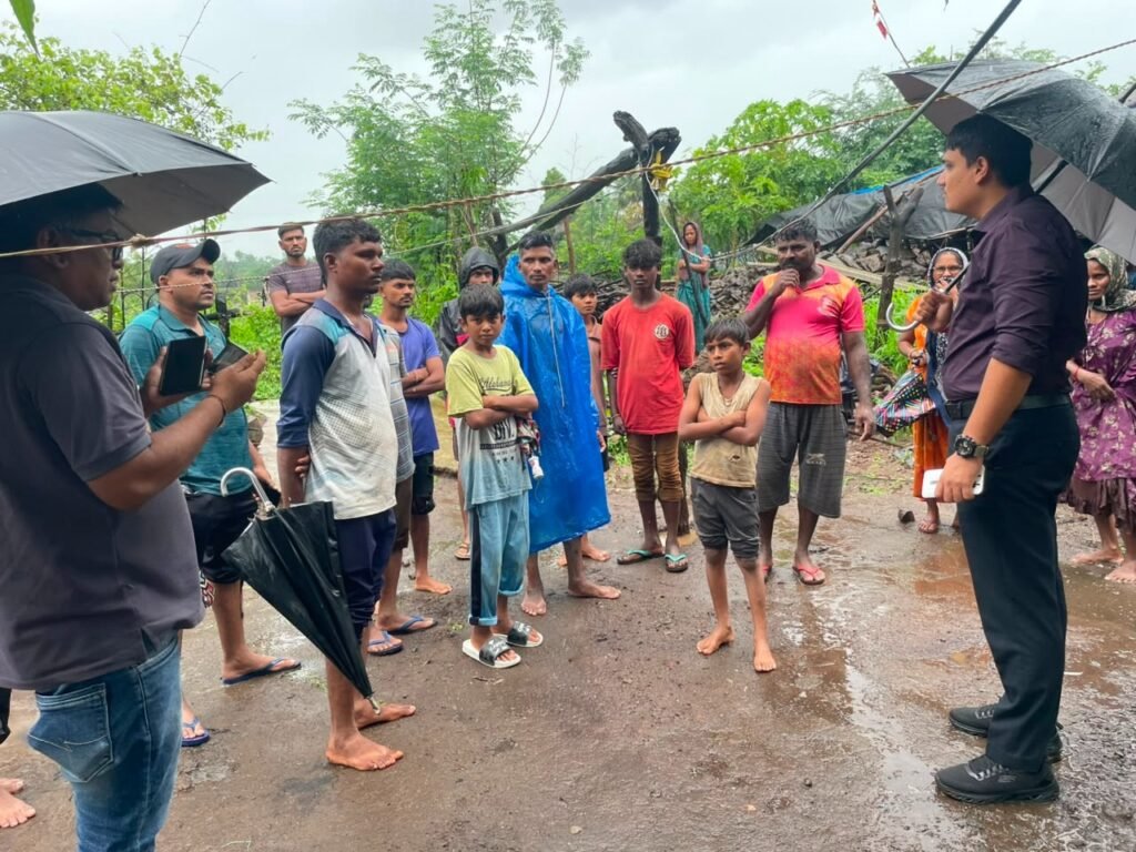 ગવાણ ગામમાં લોકોનું સલામત સ્થળે સ્થળાંતર