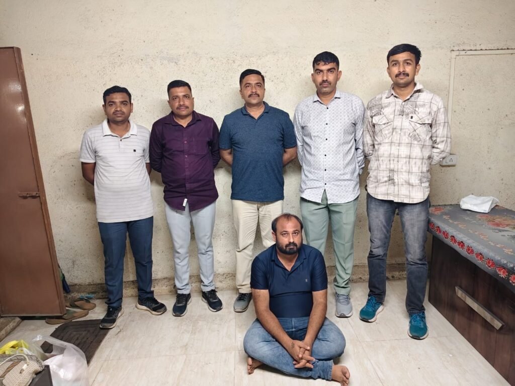 છેલ્લા એક વર્ષથી નાસતા ફરતા આરોપીને પકડી પાડતી લોકલ ક્રાઇમ બ્રાંચ તાપી/ પેરોલ ફર્લો સ્કોડ તાપી