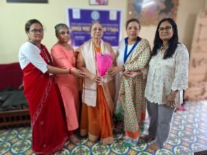વ્યારા ઇનર વ્હીલ ક્લબના મારફતે વડીલ શ્રી નિપુણાબેનનું સન્માન કર