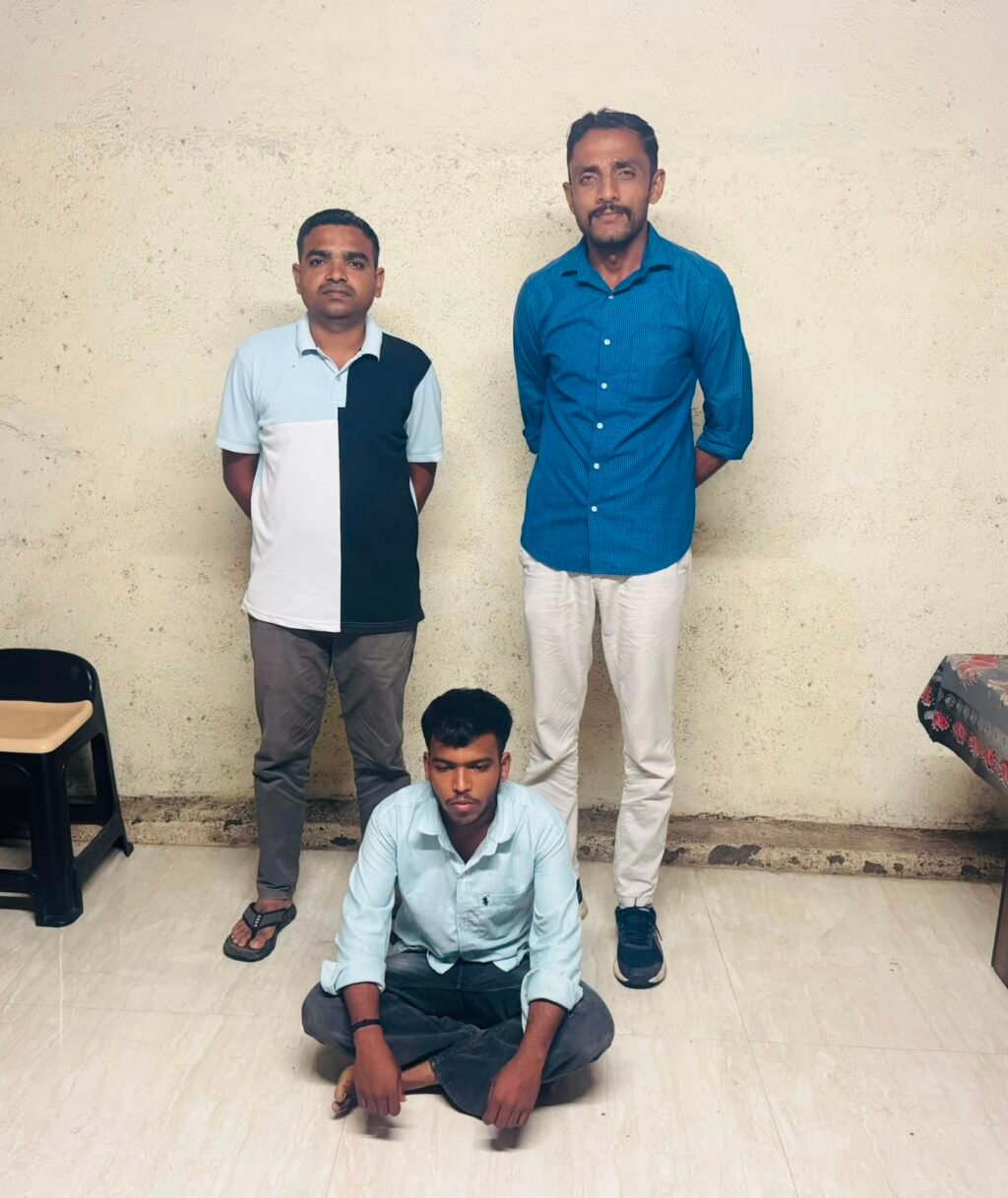 ઉચ્છલના પ્રોહીબિશનના ગુનામાં નાસતા ફરતા વોન્ટેડ આરોપીને પકડી પાડતી લોકલ ક્રાઇમ બ્રાંચ તાપી/ પેરોલ ફર્લો સ્કોડ તાપી