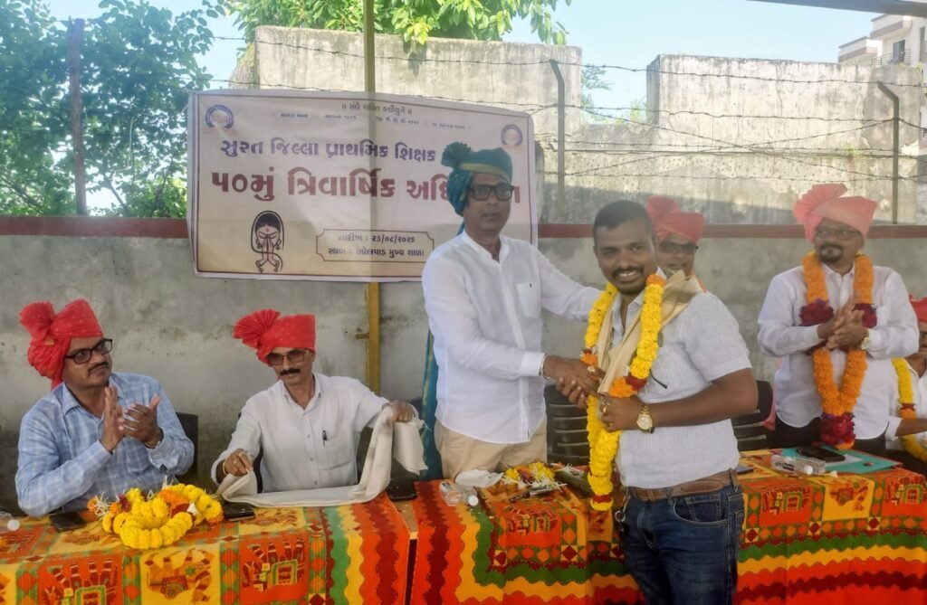 પલસાણા તાલુકા પ્રાથમિક શિક્ષક સંઘનાં પ્રમુખ આશિષ પટેલે પોતાનાં જન્મદિવસ પ્રસંગે સમાજને નવી રાહ ચીંધી