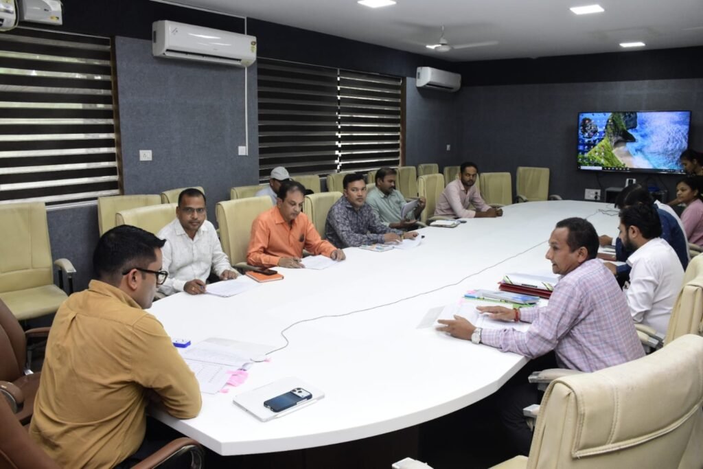 તાપી જિલ્લા કલેક્ટરશ્રી દેવ ચૌધરીના અધ્યક્ષસ્થાને પ્રાકૃતિક ખેતી અંગે સમીક્ષા બેઠક યોજાઈ