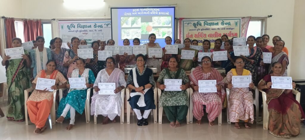 કૃષિ વિજ્ઞાન કેન્દ્ર, વ્યારા દ્વારા રાષ્ટ્રિય પોષણ માસની ઉજવણી અંતર્ગત માંડળ ગામે ઇન-સર્વિસ તાલીમ યોજાઇ