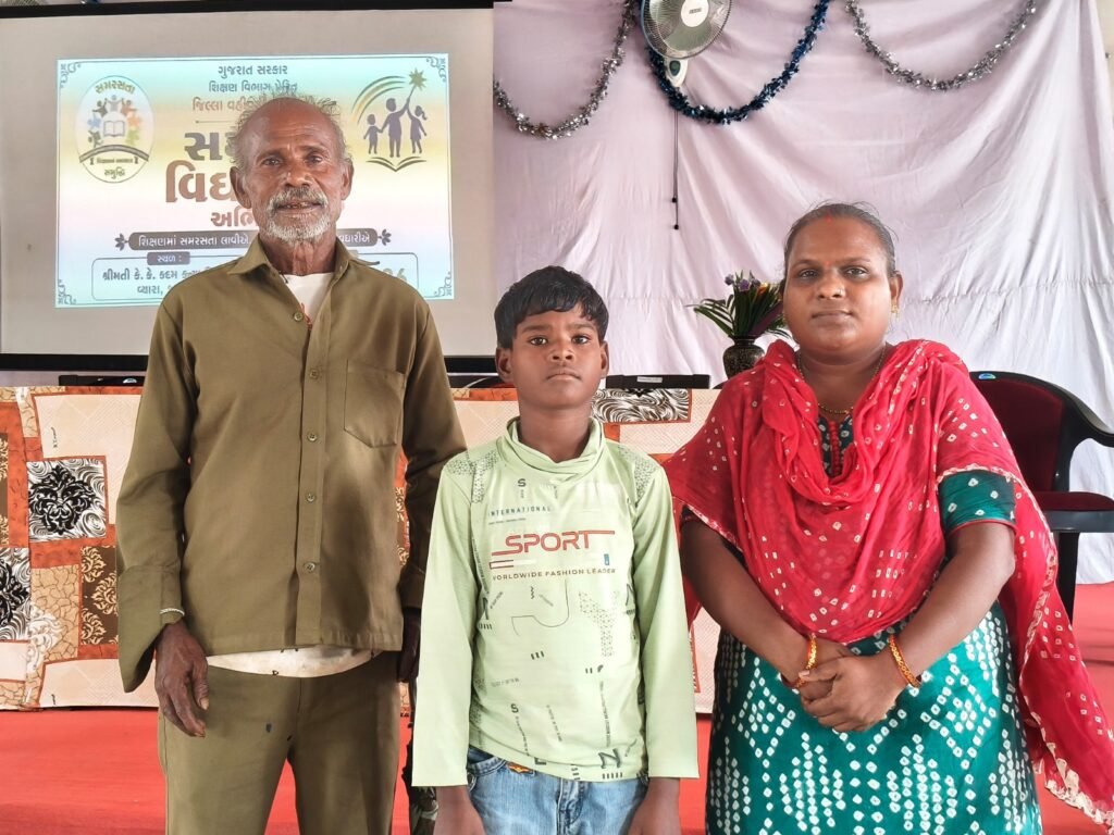 શિક્ષકોની સમજાવટથી કાથુડિયા પરિવારના બાળકોના હાથમાં ફરી આવી પેન-પુસ્તક