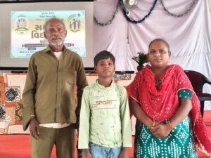 શિક્ષકોની સમજાવટથી કાથુડિયા પરિવારના બાળકોના હાથમાં ફરી આવી પેન-પુસ્તક