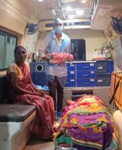 રાત્રિના અંધકારમાં 108 બની આશાનું કિરણ: કિમના રસ્તા પર એમ્બ્યુલન્સમાં ગુંજી બાળકીની કિલકારી