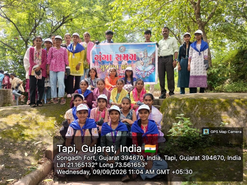 સ્વચ્છ ભારત અભિયાન ના સંકલ્પ સાથે સોનગઢ કિલ્લાના ઉપર ટોચના ભાગની સફાઈ કર