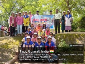 સ્વચ્છ ભારત અભિયાન ના સંકલ્પ સાથે સોનગઢ કિલ્લાના ઉપર ટોચના ભાગની સફાઈ કર