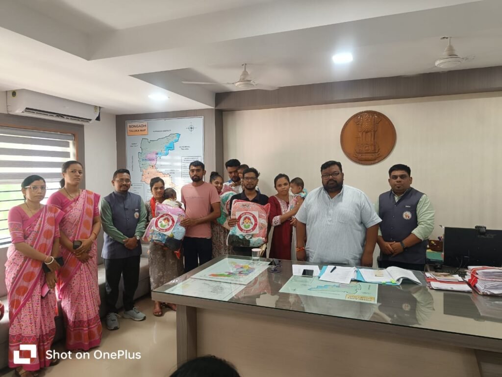 સોનગઢ મામલતદાર કચેરી ખાતે વ્હાલી દીકરી યોજનાનો કેમ્પ યોજાયો