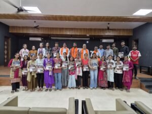 સ્પર્ધાત્મક પરીક્ષા માટે વિધાર્થીઓને નિઃશુલ્ક પુસ્તક સાહિત્યનું વિતરણ