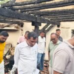 નિઝરના ખેરવા ગામે આગની આકસ્મિક દુર્ઘટના : રાજ્યકક્ષાના મંત્રી ડૉ. જયરામભાઈ ગામીતે પીડિત પરિવારની મુલાકાત લઈ સાંત્વના પાઠવી