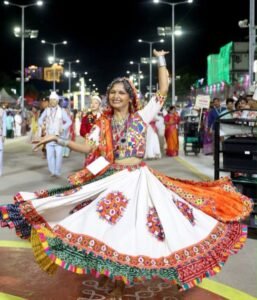 જુગલ ગામીત, મોનિકા ગામીત અને તેજસ યાદવના નેતૃત્વમાં ગુજરાતની ટીમે તિરુપતિ બાલાજી ખાતે ગરબાની મચાવી ધૂમ