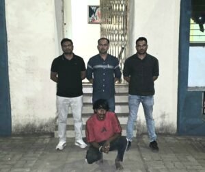 ડોલવણમા નોંધાયેલ વીજ વાયરોની ચોરીના ગુનામાં નાસતા ફરતા વોન્ટેડ આરોપીને પકડી પાડતી લોકલ ક્રાઇમ બ્રાંચ તાપી/પેરોલ ફર્લો સ્કોડ તાપી