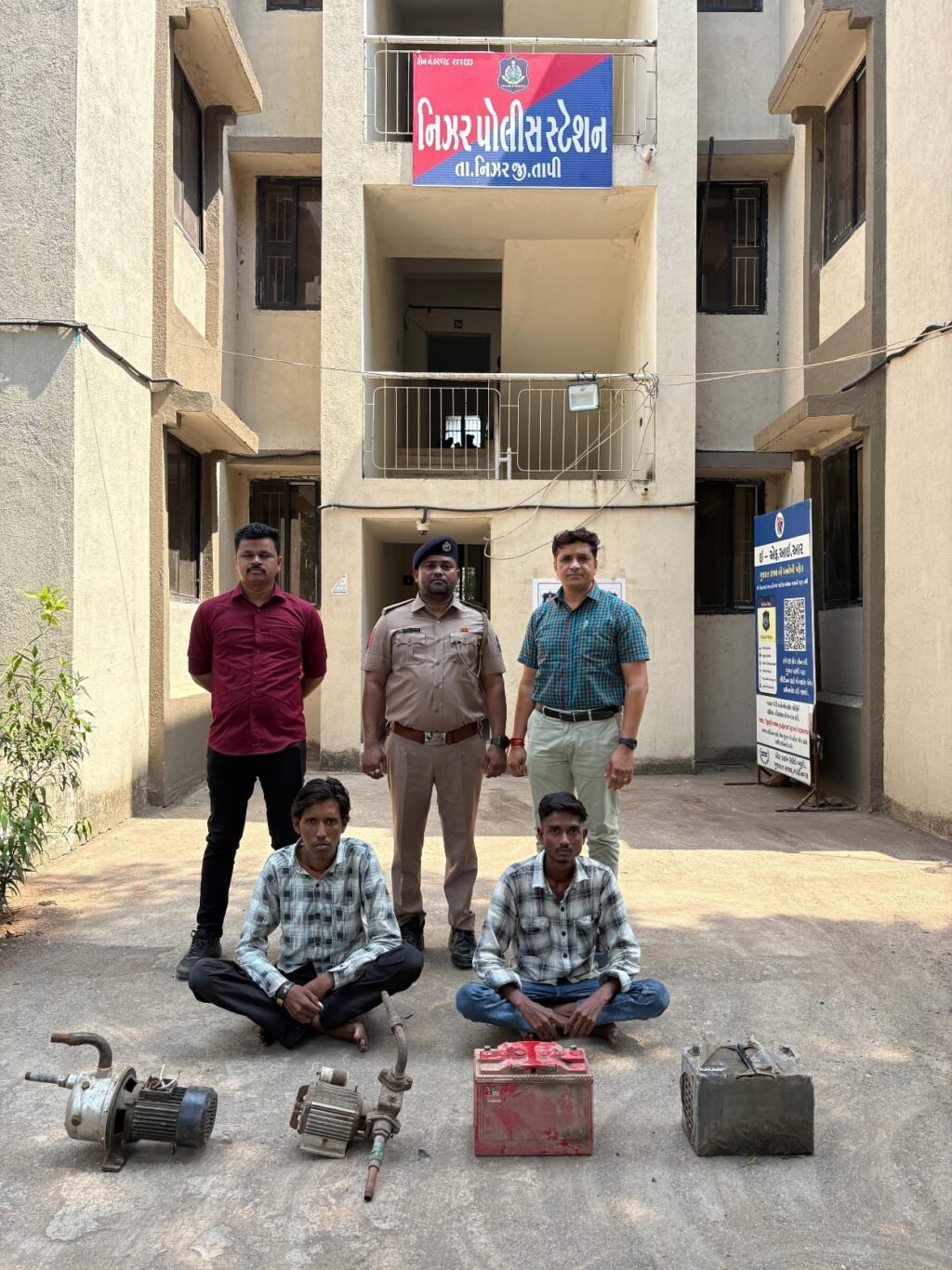 મોટર તથા બેટરી ચોરીના આરોપીઓને ઝડપી પાડી ચોરીનો ભેદ ઉકેલતી નિઝરપોલીસ