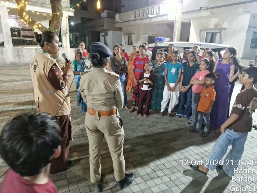 નવરાત્રિના રંગે રંગાયેલા ગરબા સ્થળોએ મહિલાઓની સુરક્ષા માટે સજ્જ બારડોલીની 181 અભયમ ટીમ
