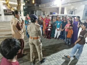 નવરાત્રિના રંગે રંગાયેલા ગરબા સ્થળોએ મહિલાઓની સુરક્ષા માટે સજ્જ બારડોલીની 181 અભયમ ટીમ