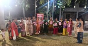 સુરતના અડાજણ સ્થિત સીતારામ નગર ખાતે ગરબા કાર્યક્રમની મુલાકાત લઈ 181 અભયમની ટીમે મહિલાઓ અને યુવતીઓને સુરક્ષા અંગે કર્યા જાગૃત, મુશ્કેલીના સમયે 181નો સંપર્ક કરવા આપી સમજ.