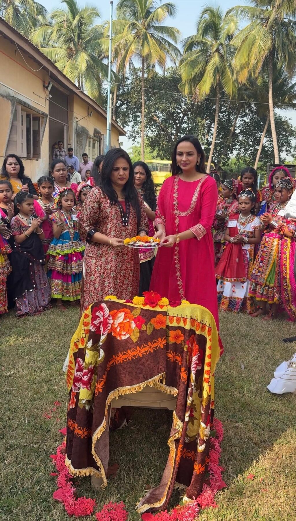 શિશુ ગુર્જરી / વિદ્યા ગુર્જરી પ્રાથમિક અને માધ્યમિક શાળામાં   મા આદ્યશક્તિની આરાધનાના ચોથે  નોરતે શાળામાં નવરાત્રી પર્વની ઉજવણી કર