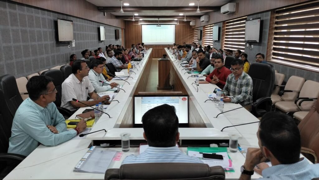 તાપી જિલ્લા કલેક્ટરશ્રીના અધ્યક્ષસ્થાને આરોગ્ય વિભાગની વિવિધ બેઠકો યોજાઈ
