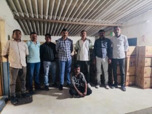ટ્રકમાં મકાઇના કોથળાની આડમાં ઇંગ્લીશ દારૂની હેરાફેરી કરતા ઈંગ્લીશ દારૂના જથ્થા સાથે  આરોપીને ઝડપી પાડતી લોકલ ક્રાઇમ બ્રાંચ તાપી, પેરોલ- ફર્લો સ્કોડ તાપી