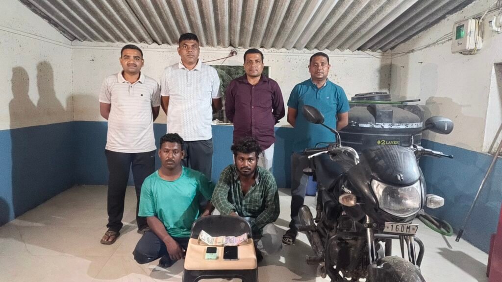 ફોર વ્હીલ વાહનમાંથી રોકડા રૂપિયાની ચોરીનો અનડીટેકટ ગુનો શોધી કાઢતી લોકલ ક્રાઇમ બ્રાંચ તાપી તથા પેરોલ ફર્લો સ્કોર્ડ તાપી